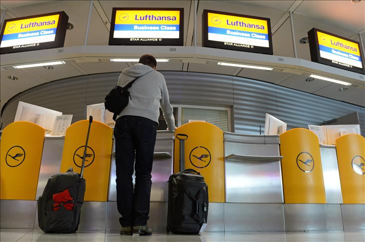 Lufthansa pilots go on strike in pensions row