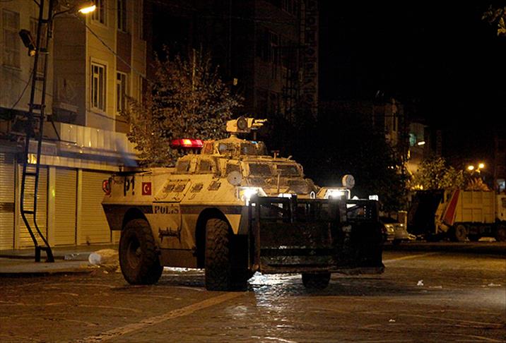 Diyarbakır'da polise silahlı saldırı