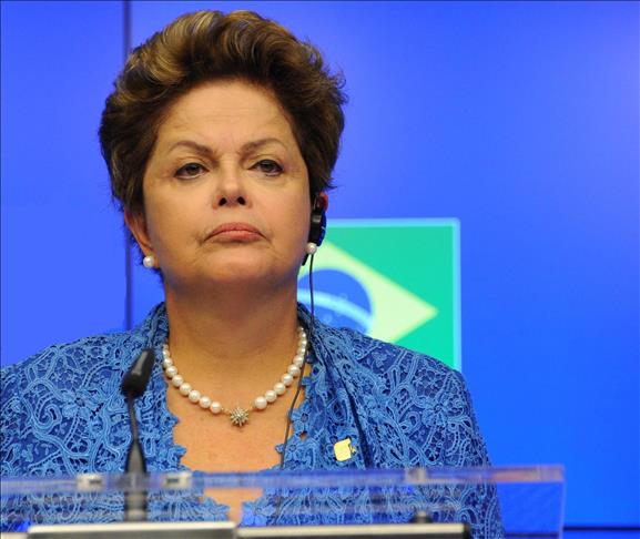 Brazil markets dive after polls show Rousseff leading Neves