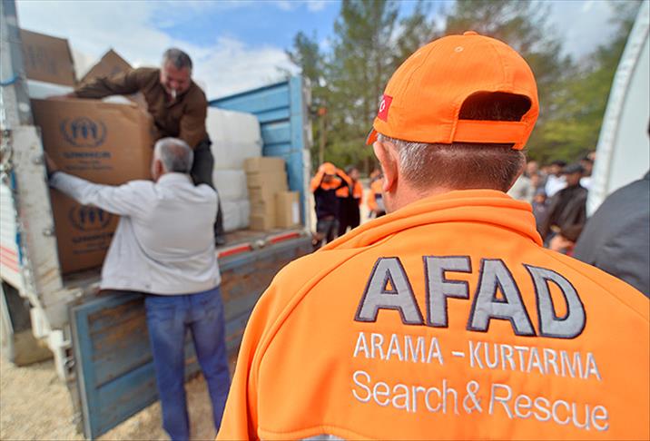 AFAD ekipleri yardım için köy köy geziyor