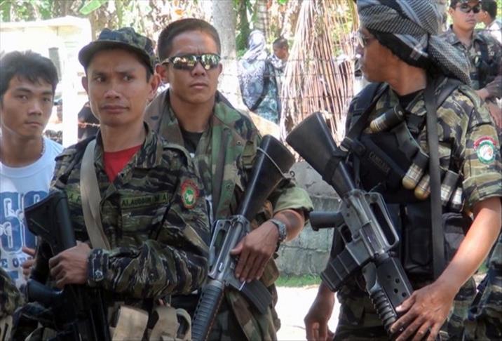 Breakaway rebels clash with Philippine soldiers
