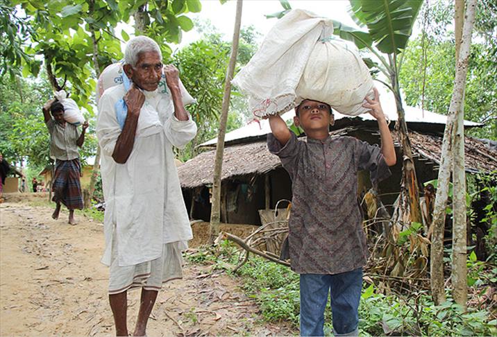 Myanmar'da Rohingyalar Arakan'dan kaçıyor