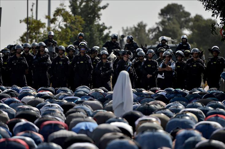 Israel restricts access to Aqsa Mosque