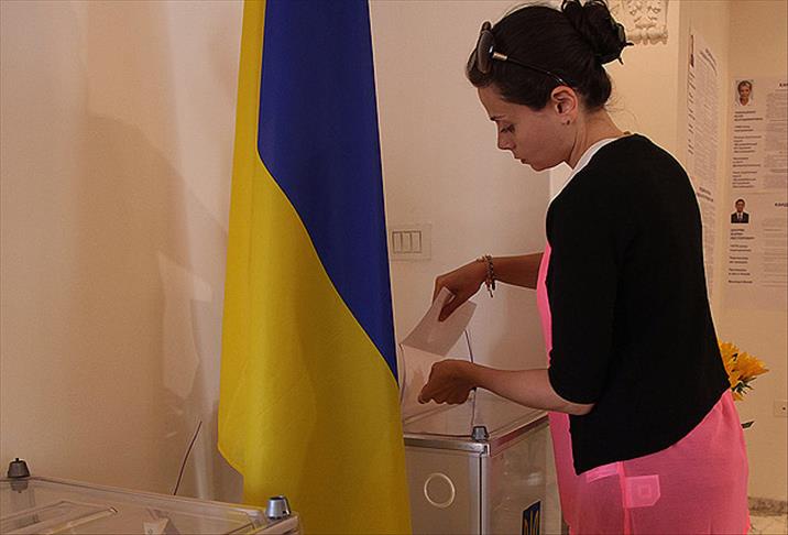 Ukrayna'da halk sandık başına gidiyor