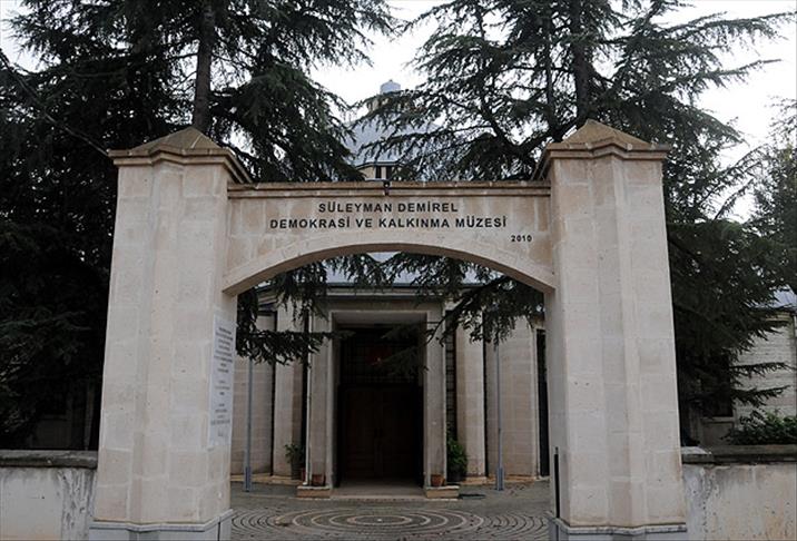 Süleyman Demirel Demokrasi ve Kalkınma Müzesi açıldı