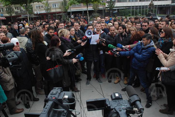 RÃ©sultat de recherche d'images pour "proteste gazetaret kosovÃ«"