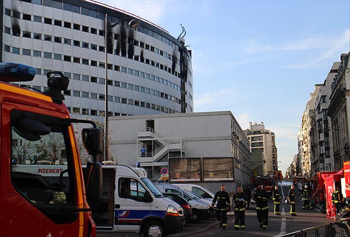 Paris’te kamu radyoları binasında yangın çıktı