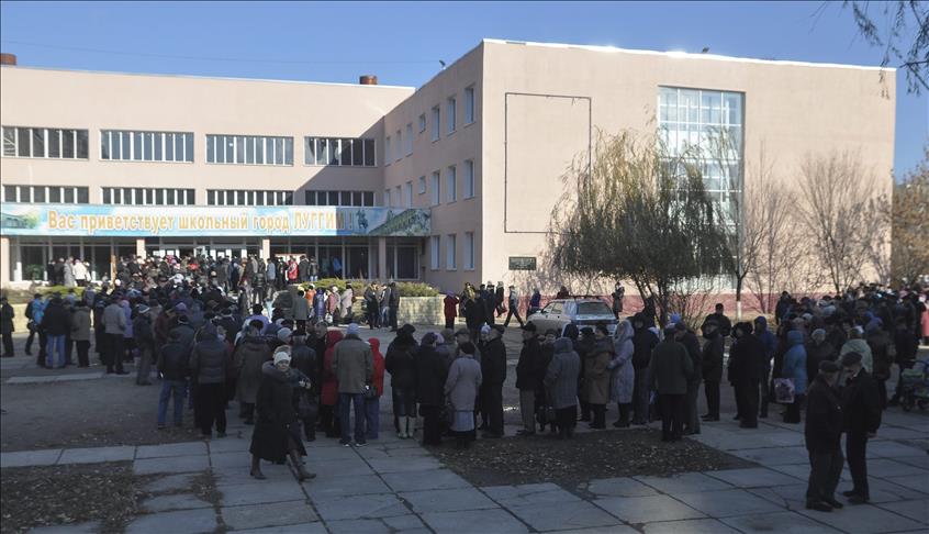 Ukraine: Pro-Russian separatists defy Kiev, hold polls