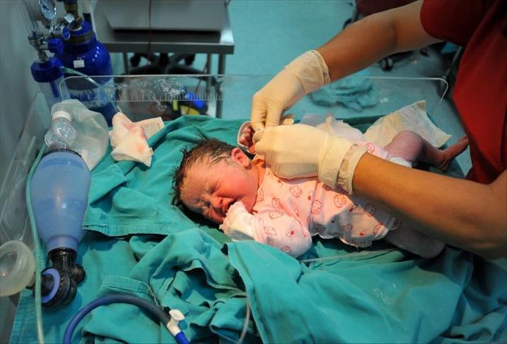 Bebek ölümleri 8 yılda yarı yarıya azaldı