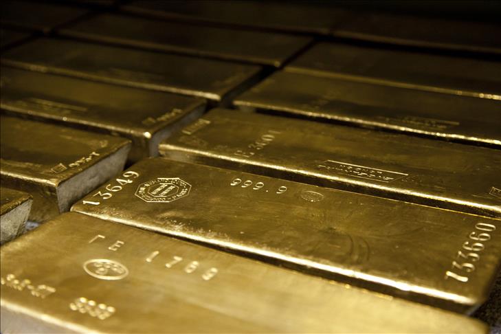 Gold prices dip to lowest point since 2010