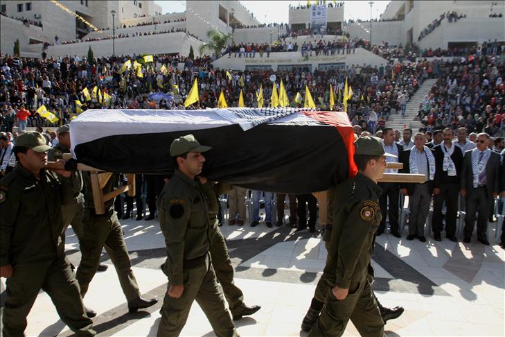 Palestinians attend torch-lit march to honor Arafat