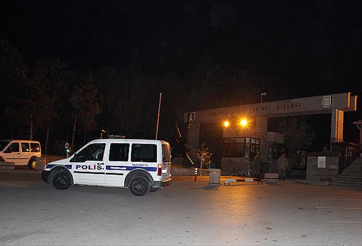 Kışlaya girmeye çalışan kişi yakalandı