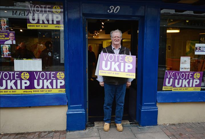 Rochester by-election: Voters drift from main UK parties