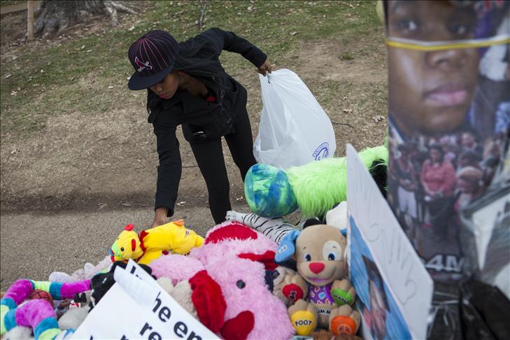 Ferguson officer who killed unarmed teen marries girlfriend