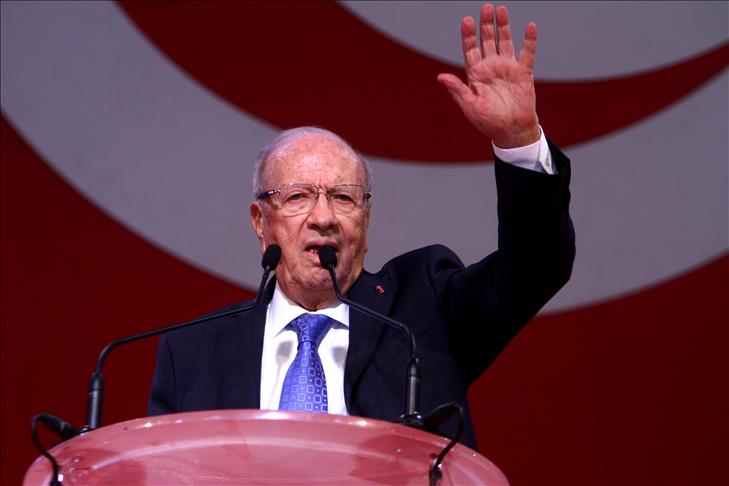 Tunisia polls: Sebsi wins 39.5%, Marzouki gets 33.4%