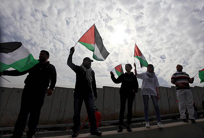 İsrail Filistin bayrağı taşıyanları cezalandıracak