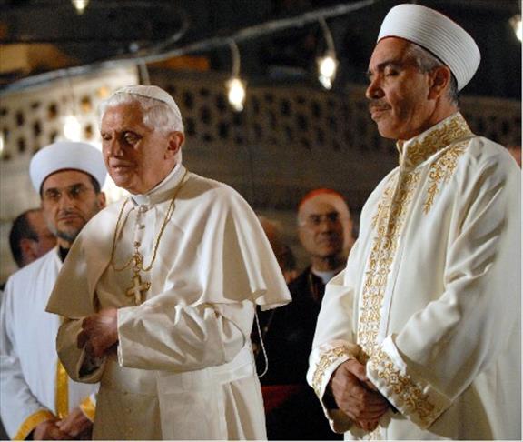 Devotion and diplomacy marked 2006 papal visit to Turkey