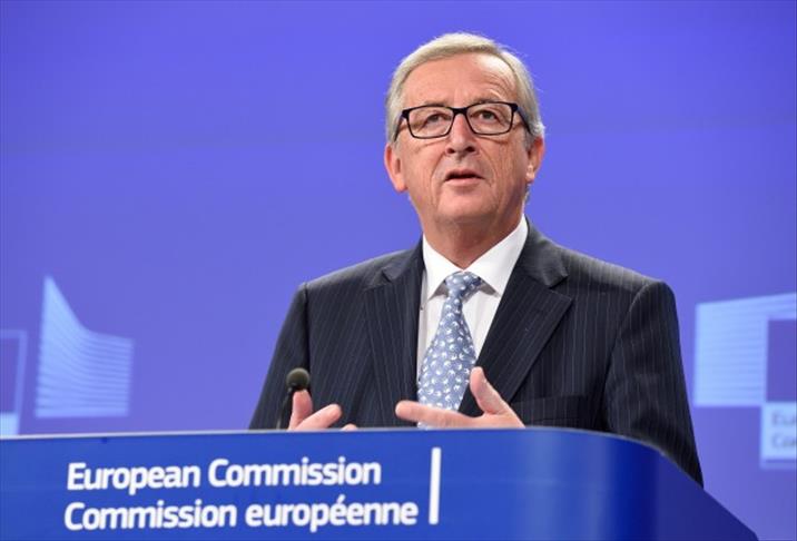 EU Commission head Juncker survives no confidence vote