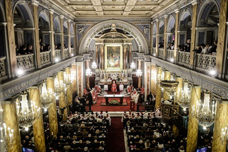 Pope Francis celebrates Mass in Turkish church