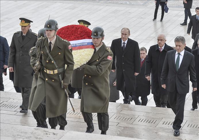 Putin pays tribute to Turkey's founding leader Ataturk