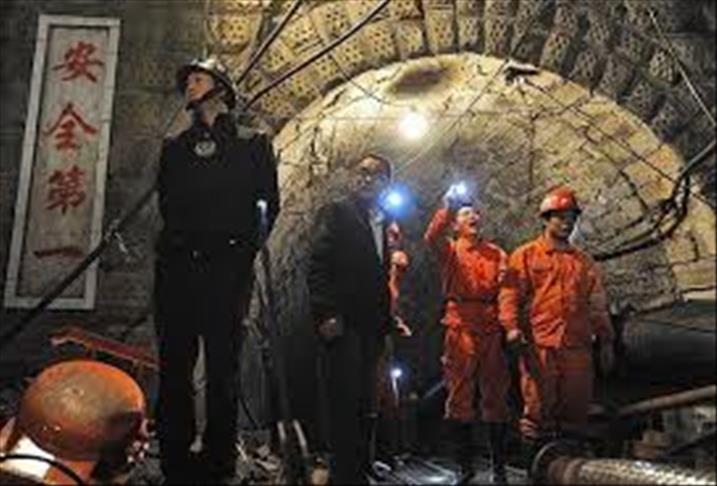 China road tunnelers rescued after day underground