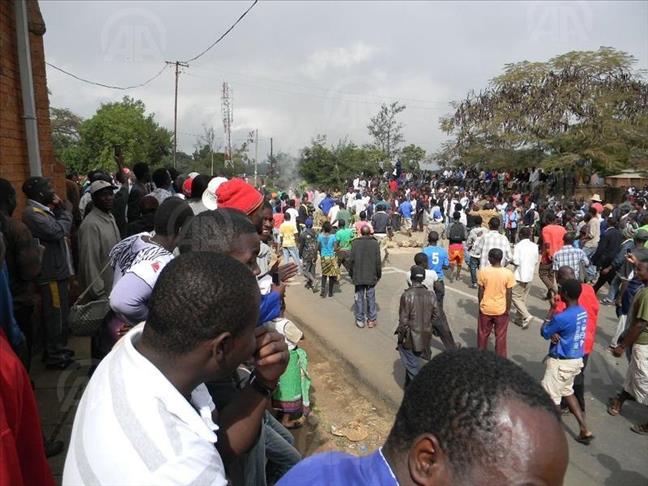 Le président du Malawi augmente son salaire de 80%