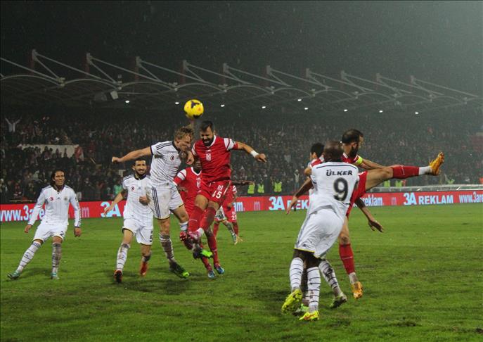Turkish football: Fenerbahce defeat Balikesirspor