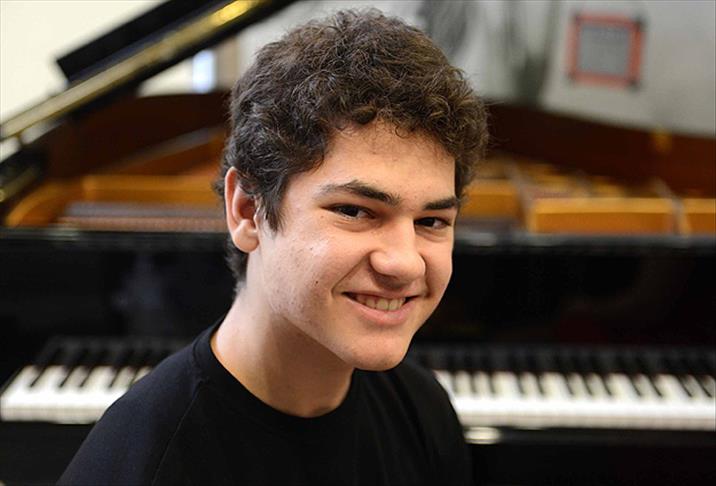 Suriye'den kaçan genç piyanist Türk vatandaşı oldu