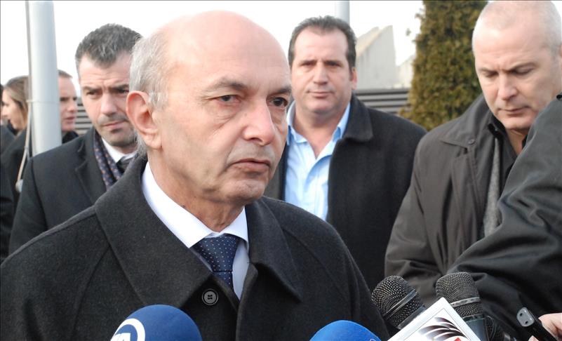 Kosovo: New PM Isa Mustafa and ministers sworn in
