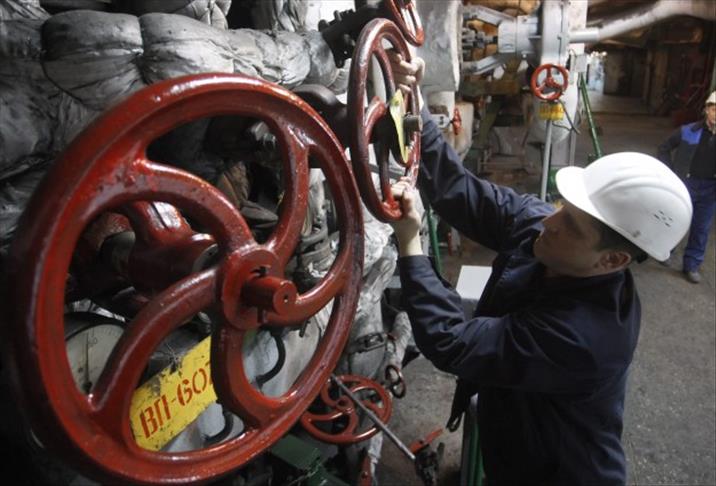 Russia turns Ukraine's gas tap on after pre-payment
