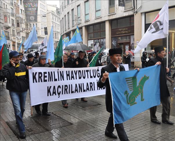 Crimean Tatars protest Russian 'human rights violations'