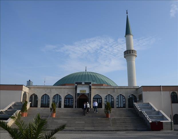 Austrian Muslims accuse government of rights violations