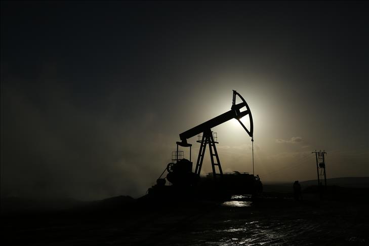 Oil prices fall due to China's low index, slow growth rate