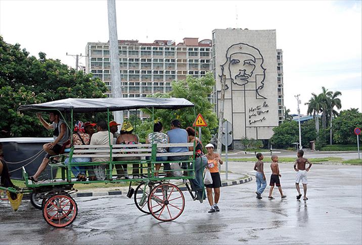 Küba'ya değişim diyalogla gelebilir