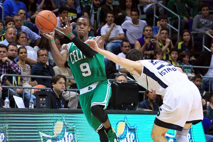 Basketball: Celtics guard Rondo traded to Mavericks
