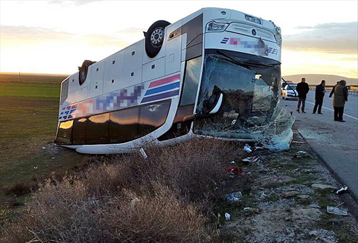 Eskişehir'de yolcu otobüsü devrildi: 1 ölü, 29 yaralı