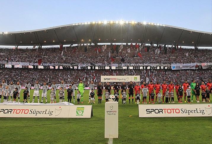 Beşiktaş 2014'ü "göçebe" geçirdi