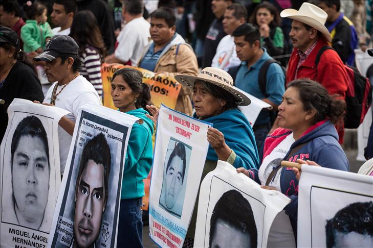 Protesters stage sit-in for 43 missing Mexican students