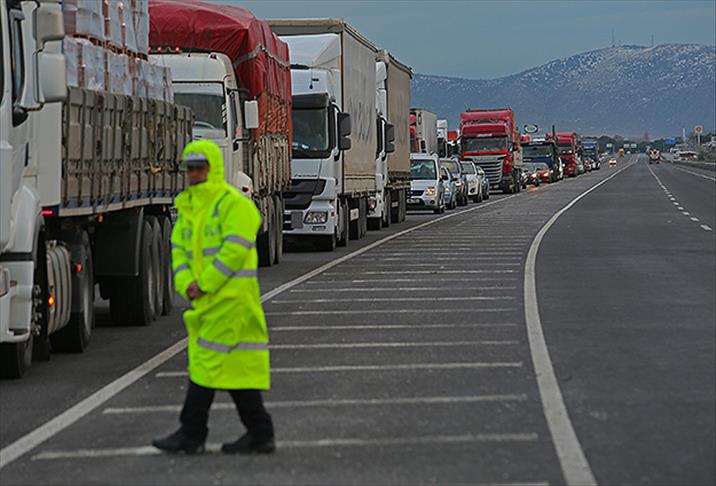 İzmir-İstanbul karayolu çift yönlü trafiğe açıldı