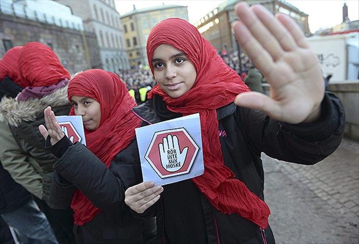 Sweden: Thousands protest against mosque attacks