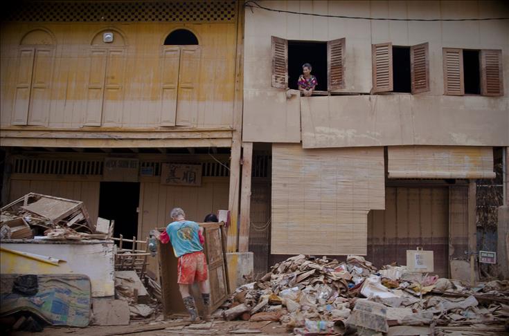 Monsoon flood dampens Malaysia's 2015 economic growth