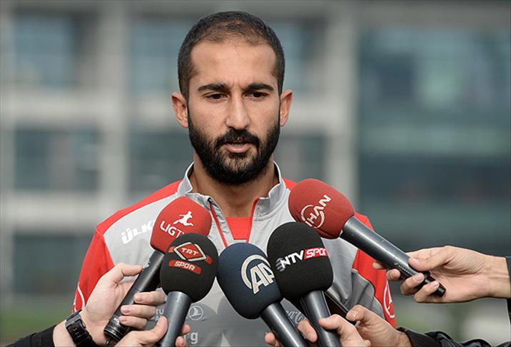 Babacan "dev eldivenler"le yarışıyor