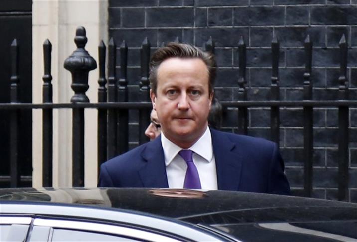 UK: Cameron seeks 'totalitarian' access to phone apps