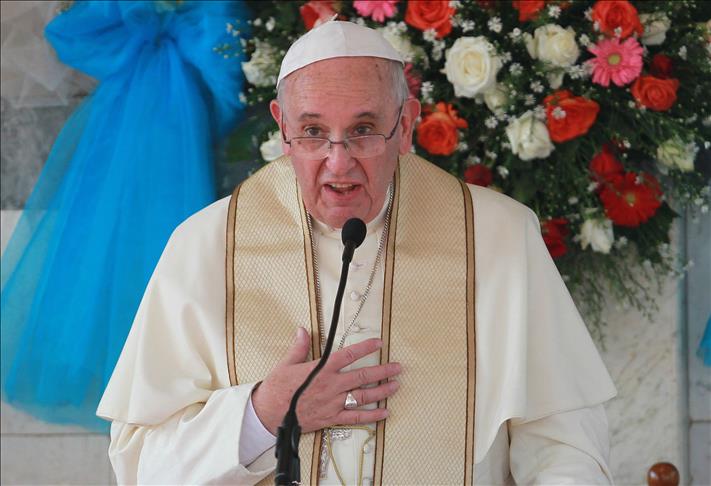 Pope warns of limit to free speech on Philippine tour