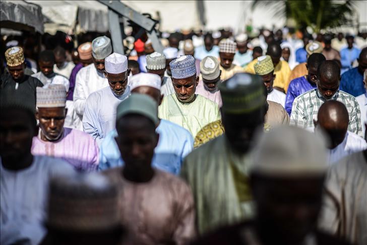 Nigerian muslims pray for peaceful elections