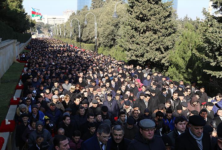 Azerbaycan'da 20 Ocak Katliamı'nın kurbanları anılıyor
