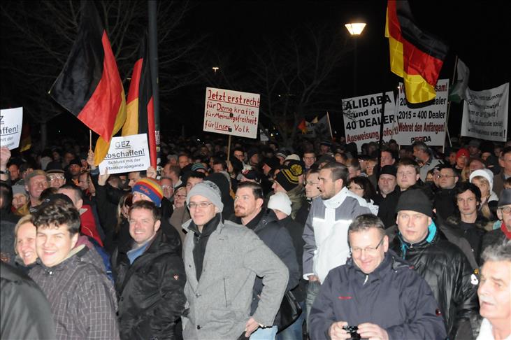 PEGIDA leader resigns after Hitler photo scandal