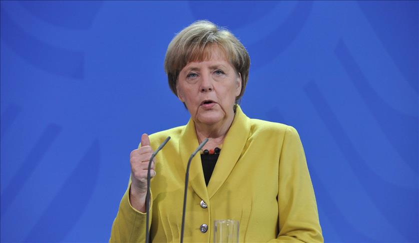 Davos delegates discuss global economy, ECB stimulus