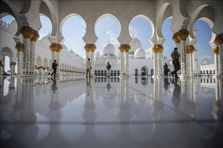 Abu Dhabi: Kako izgleda jedna od najvećih džamija na svijetu