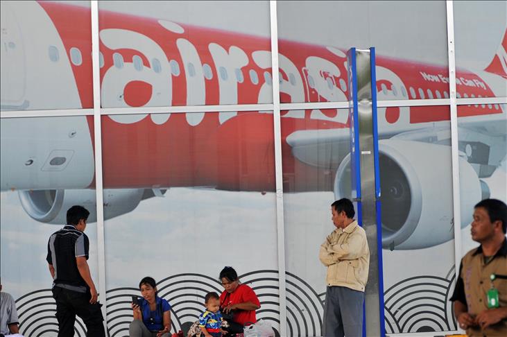 Indonesian agency extends search for AirAsia victims